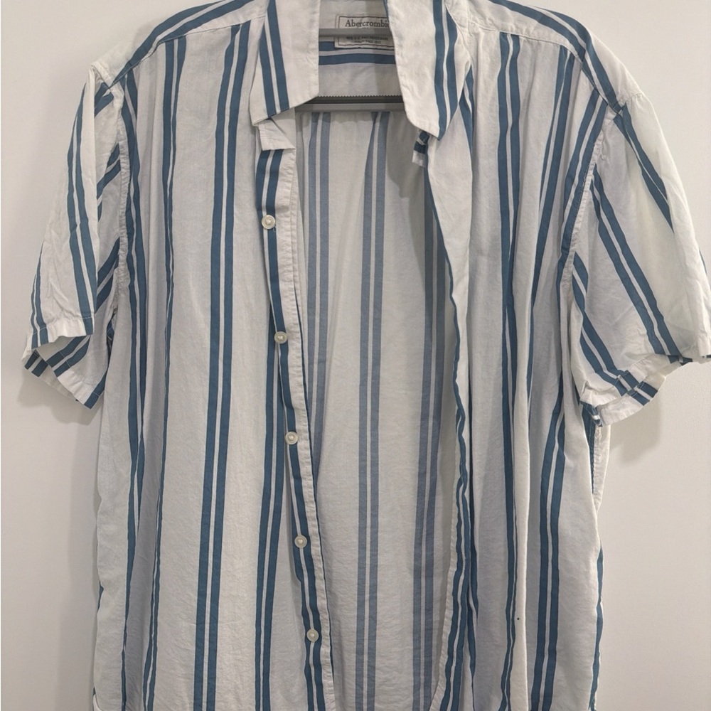 Abercrombie & Fitch Men's Blue and White Striped Shirt
